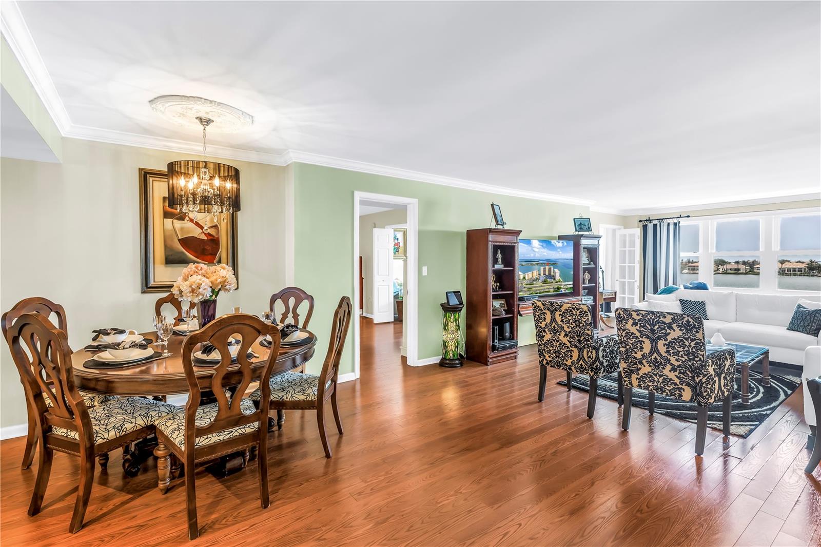 DINING / LIVING ROOM
