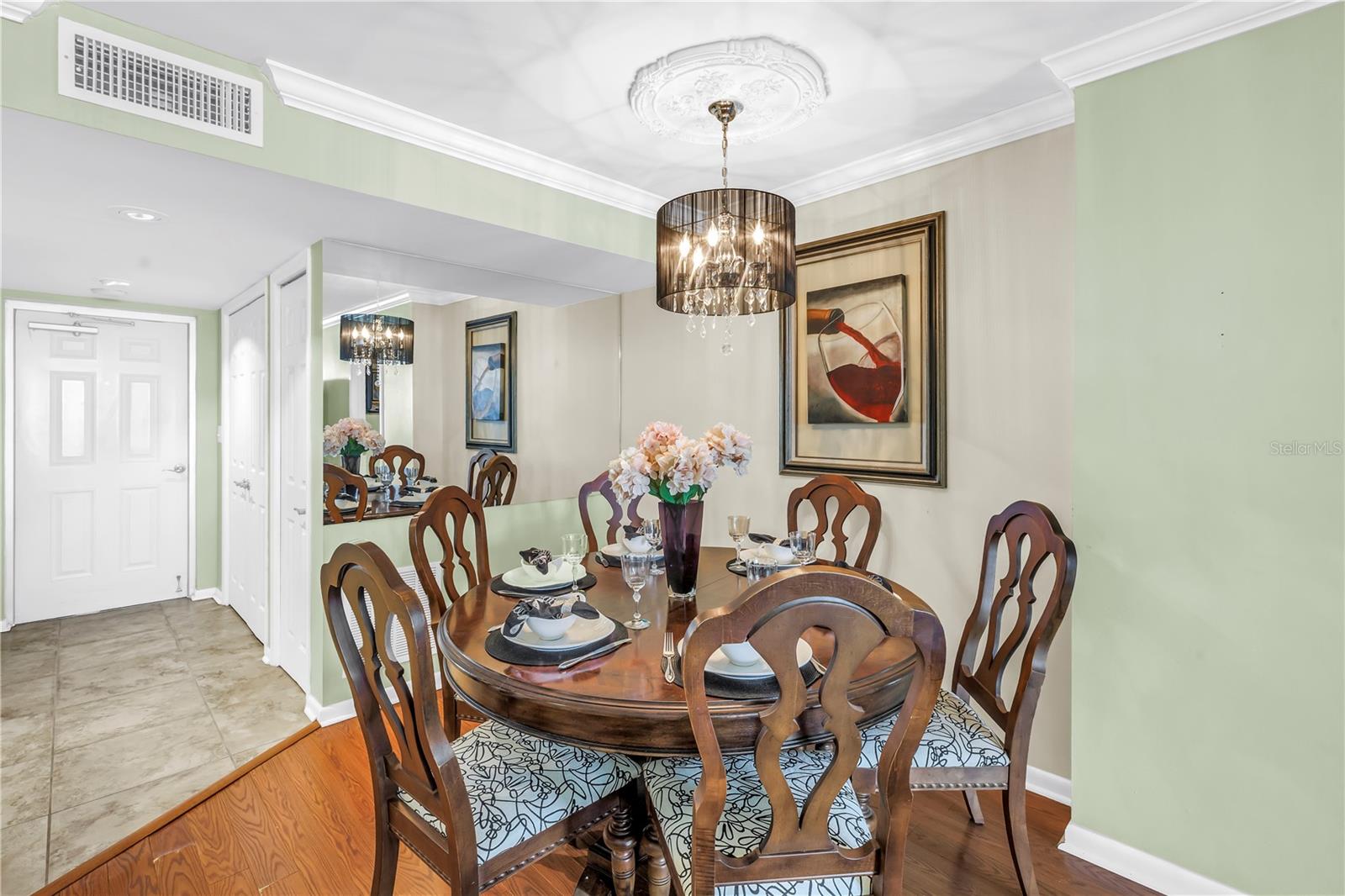DINING / LIVING ROOM