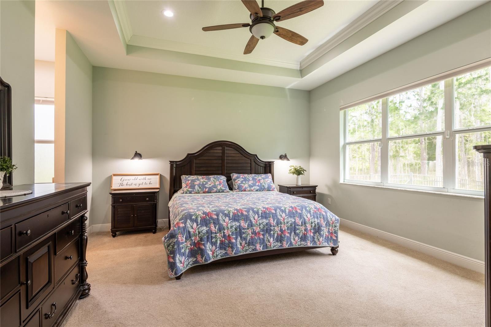 Large primary bedroom.