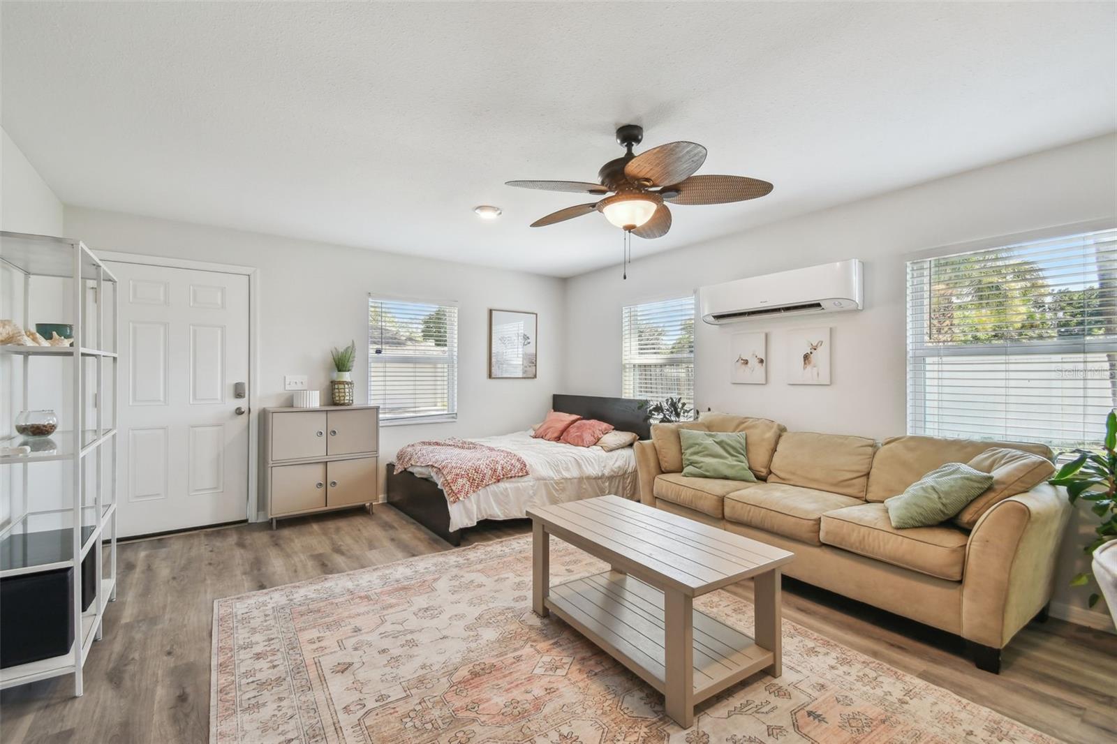 Cute studio - could be rental/office space/studio...whatever you dream of!