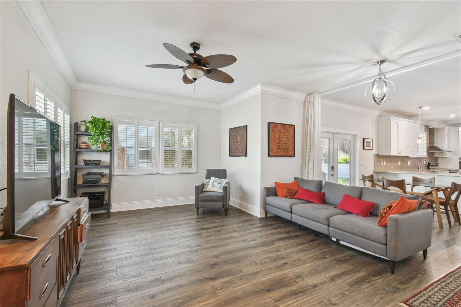 Open floor plan - living room, dining room, kitchen