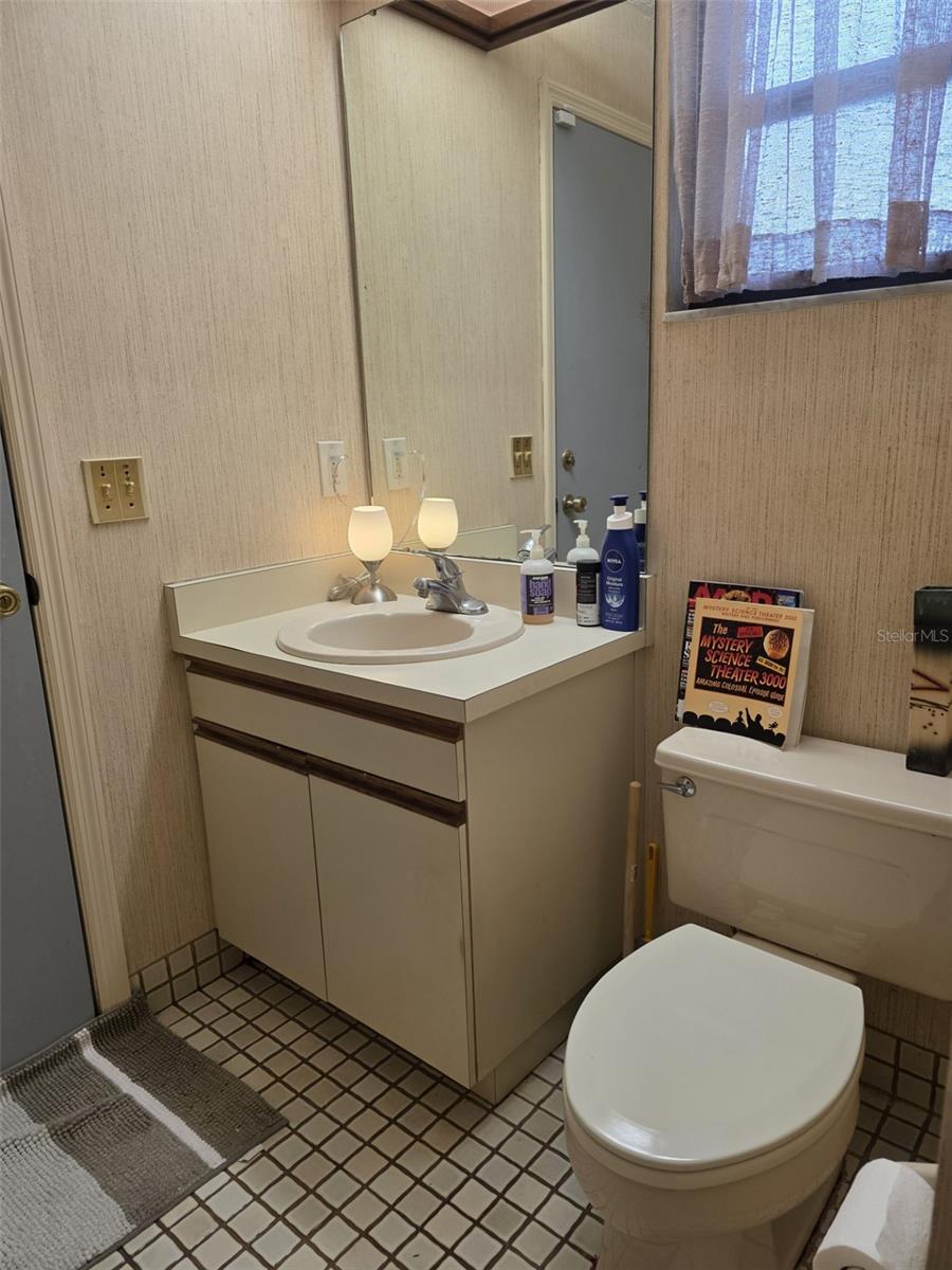Suite Bathroom (4th Bedroom Bathroom)