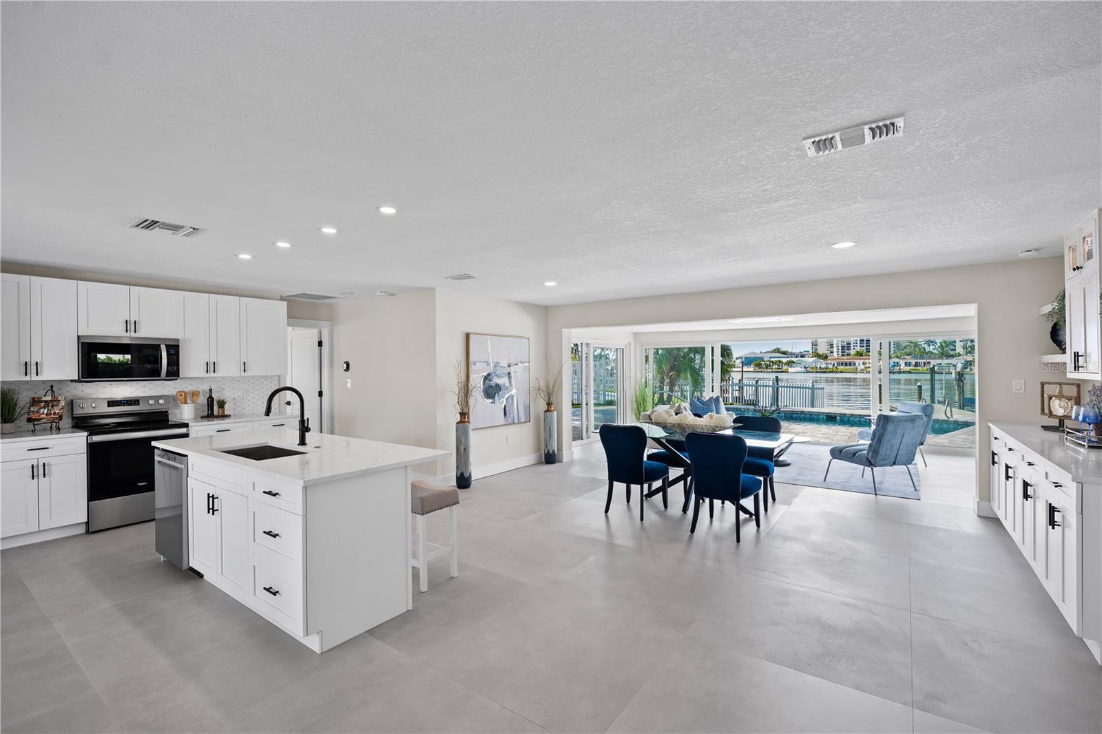 Dining room with panoramic views of pool and cwater.
