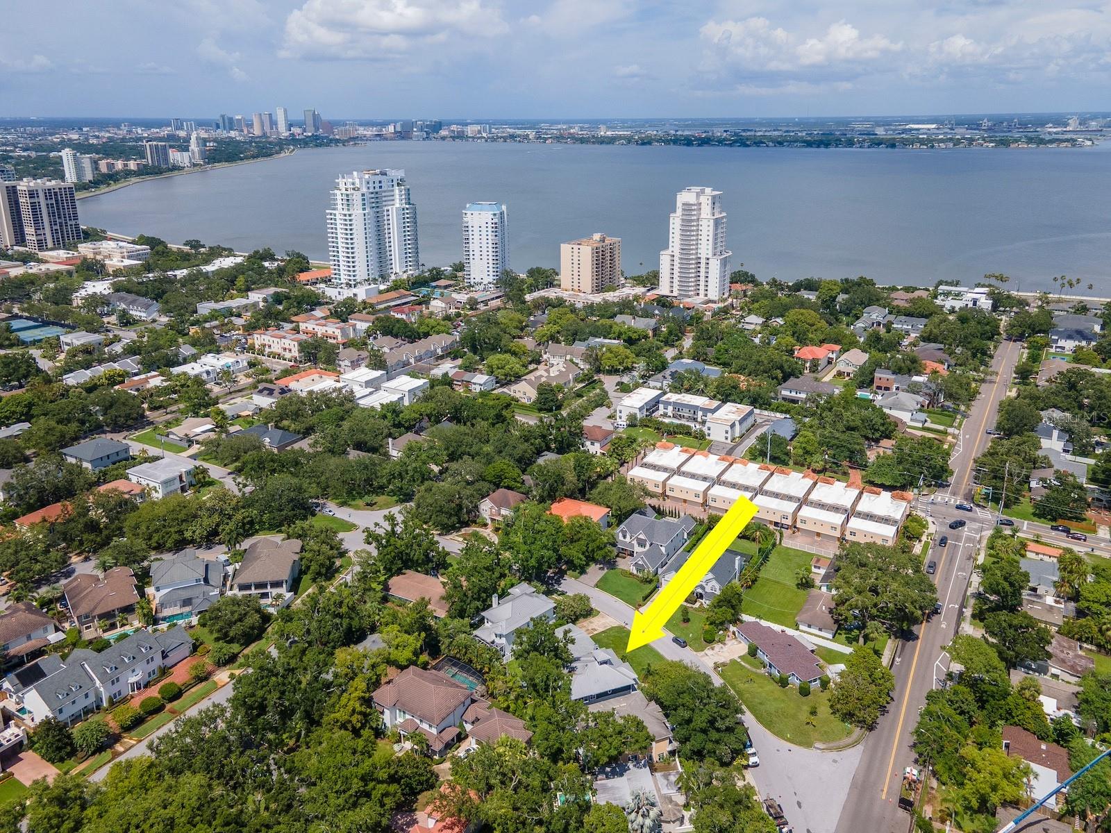 Walking distance to Bayshore Boulevard.