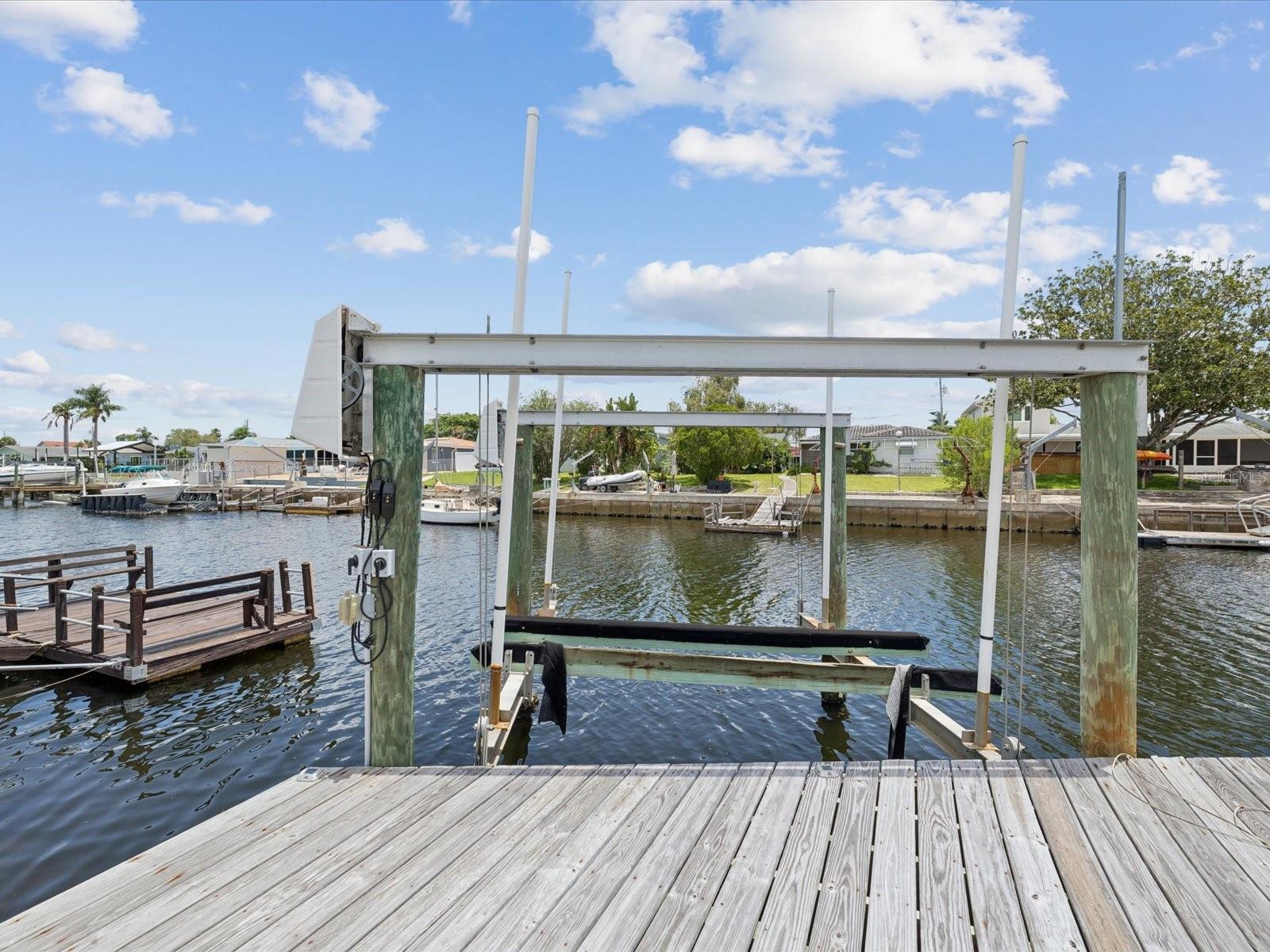 10,000lb boatlift