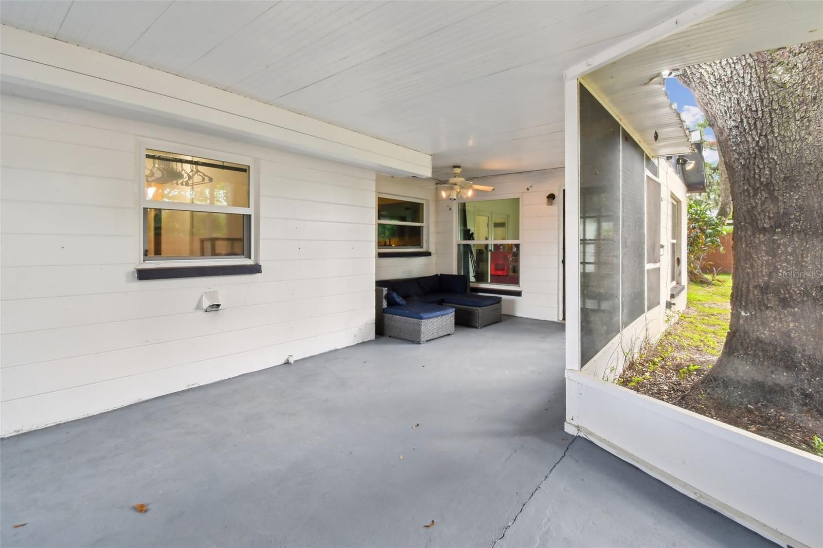 More screened porch in back!