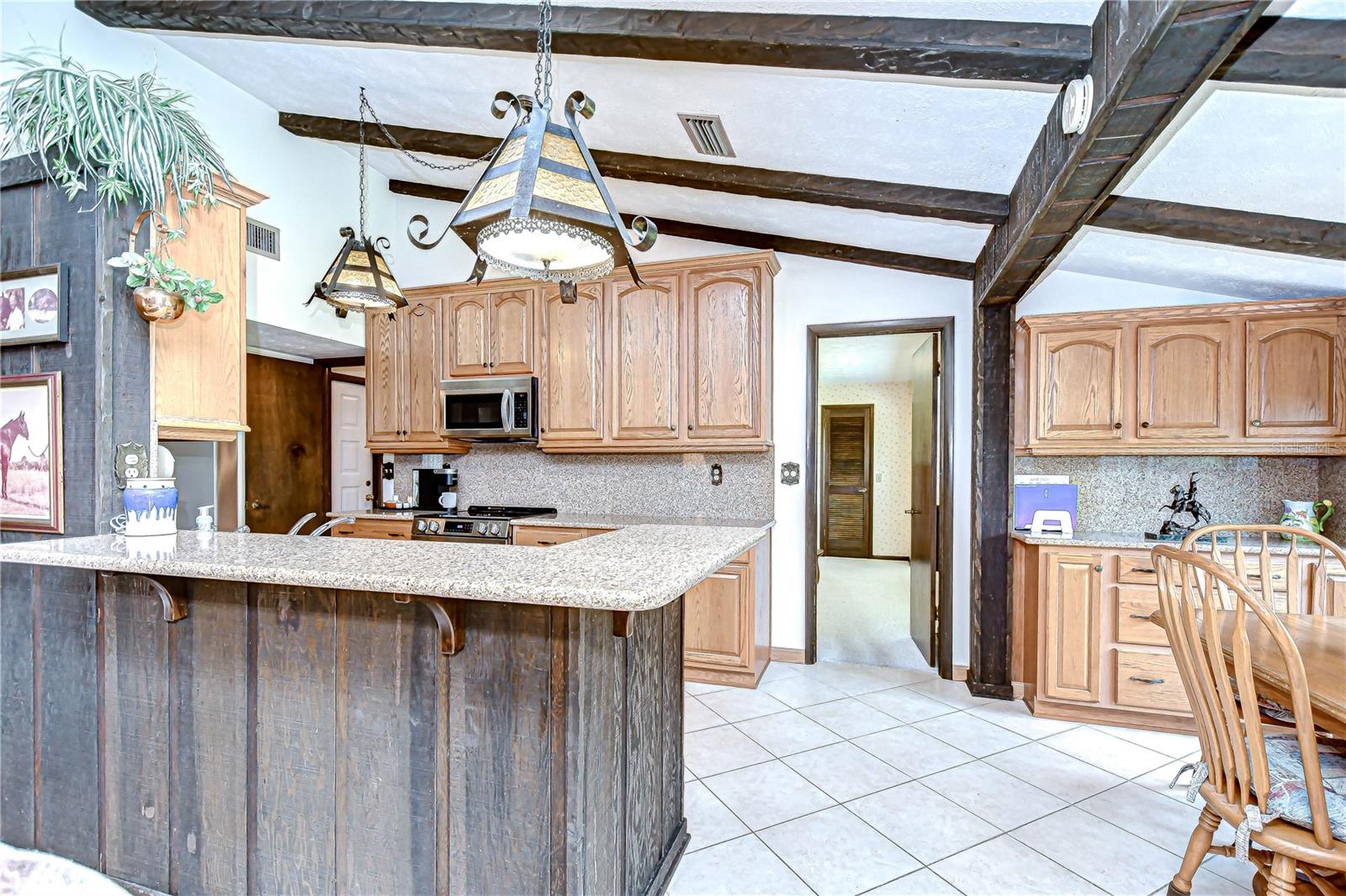 Breakfast bar seating!