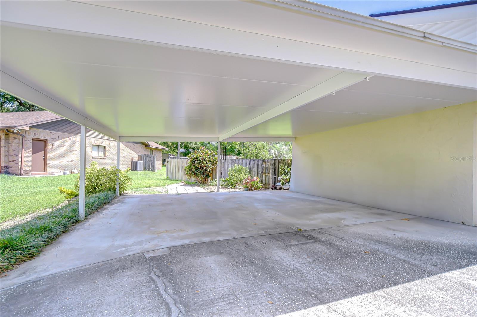 Spacious carport!