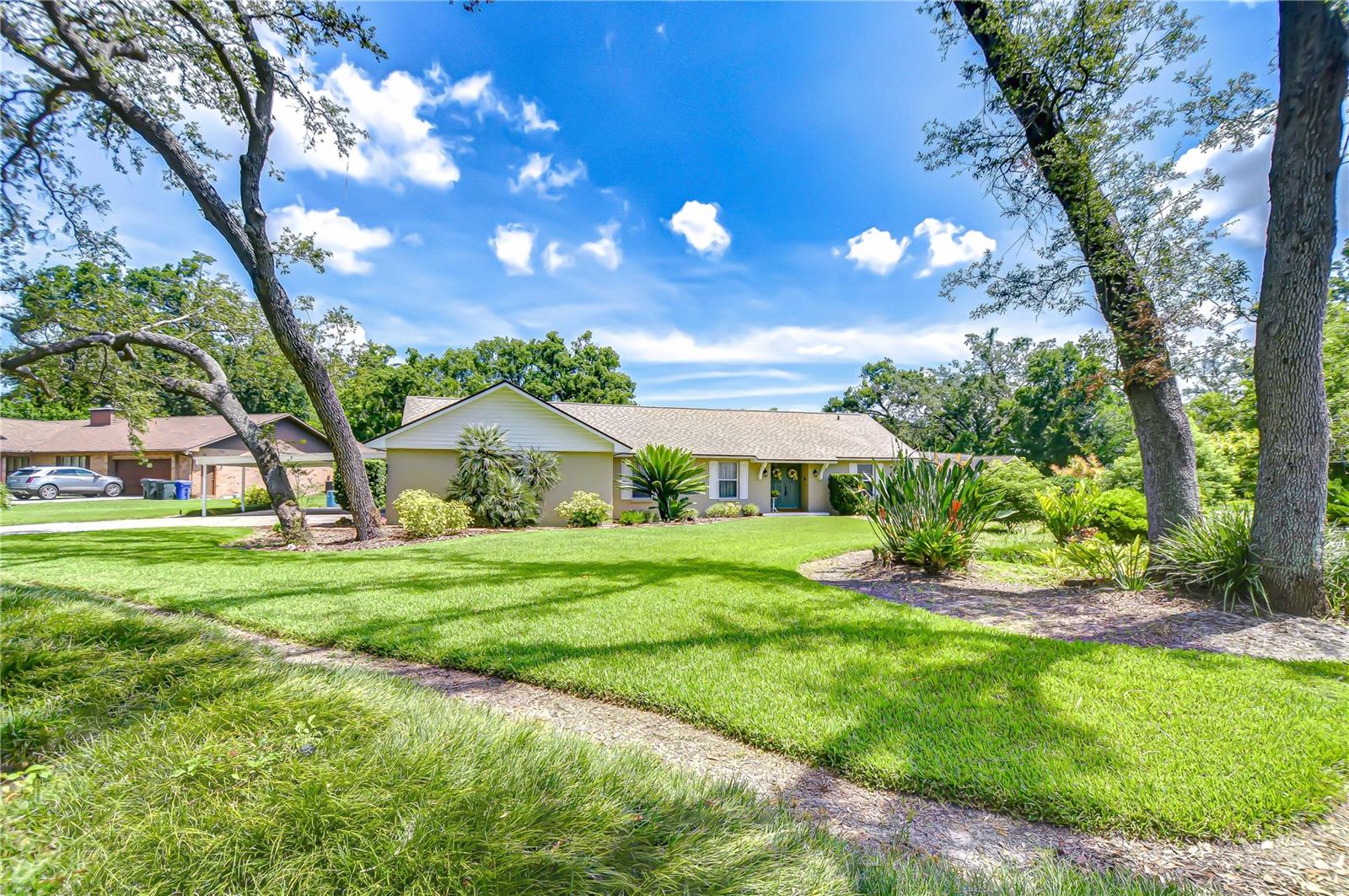 Beautiful front yard!