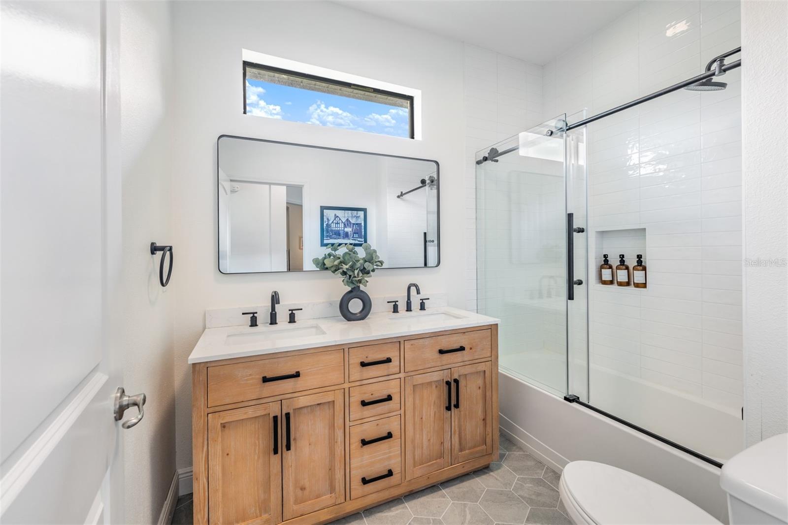 Full bath 2