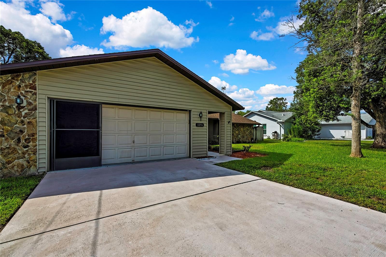 Oversized 2 car garage