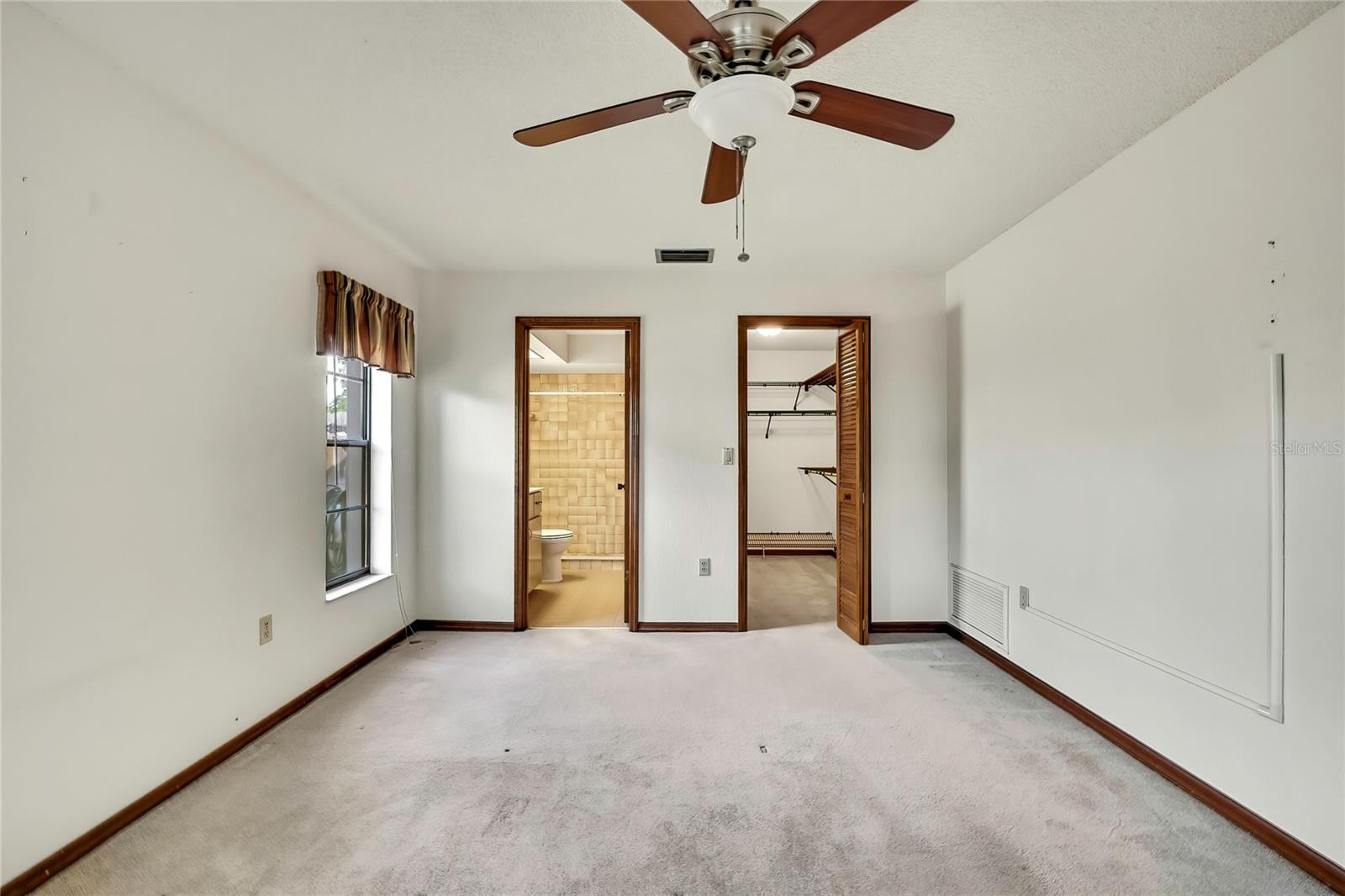 Ensuite and walk in closet