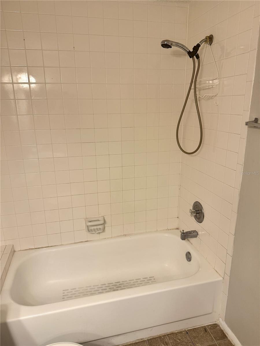 TB8407063