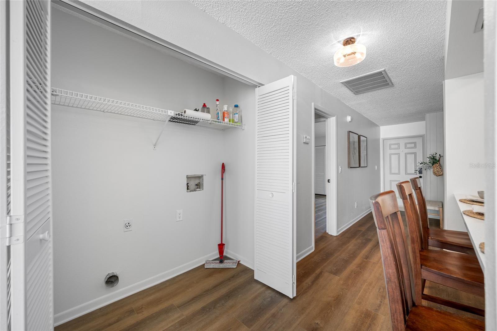 Laundry Hookups / Closet
