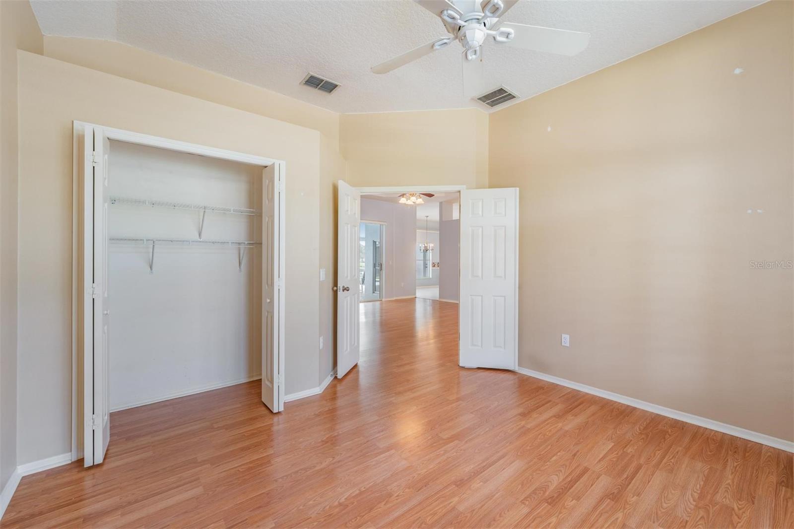 This flexroom would make a great office or 4th bedroom