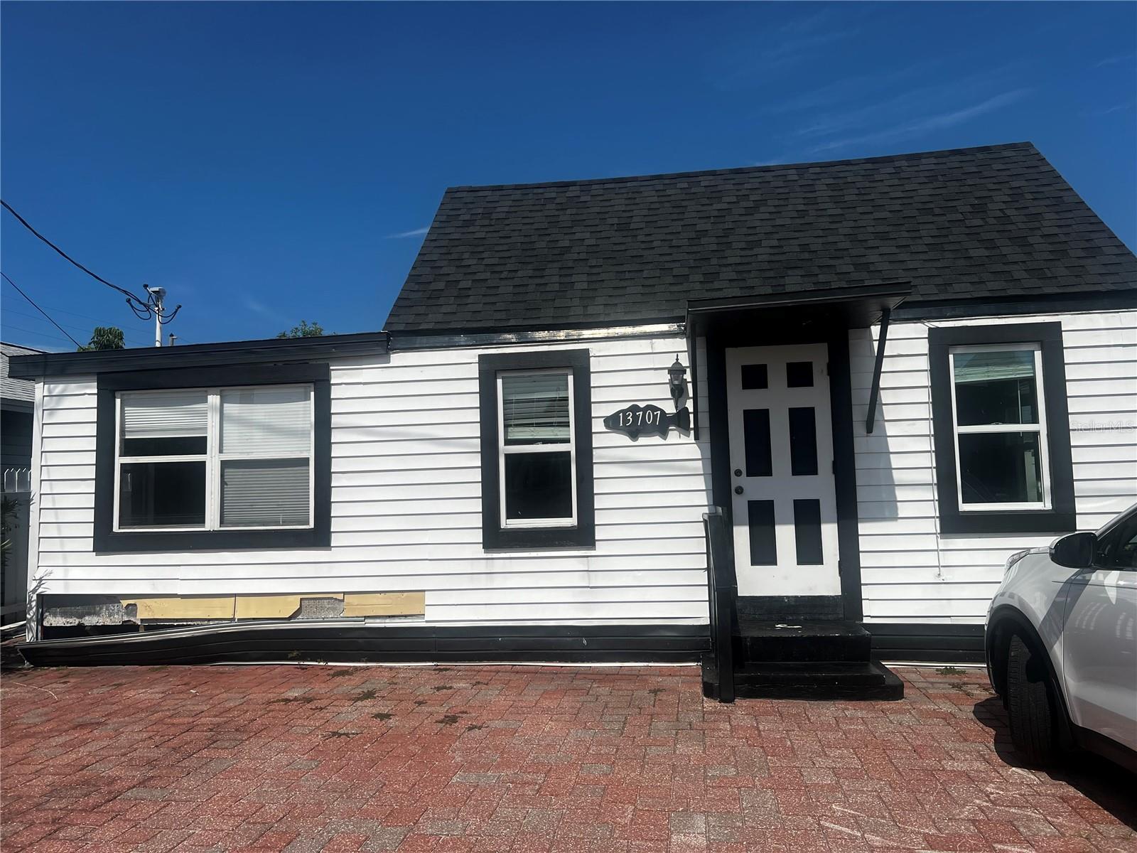 Front of home, New roof 2022