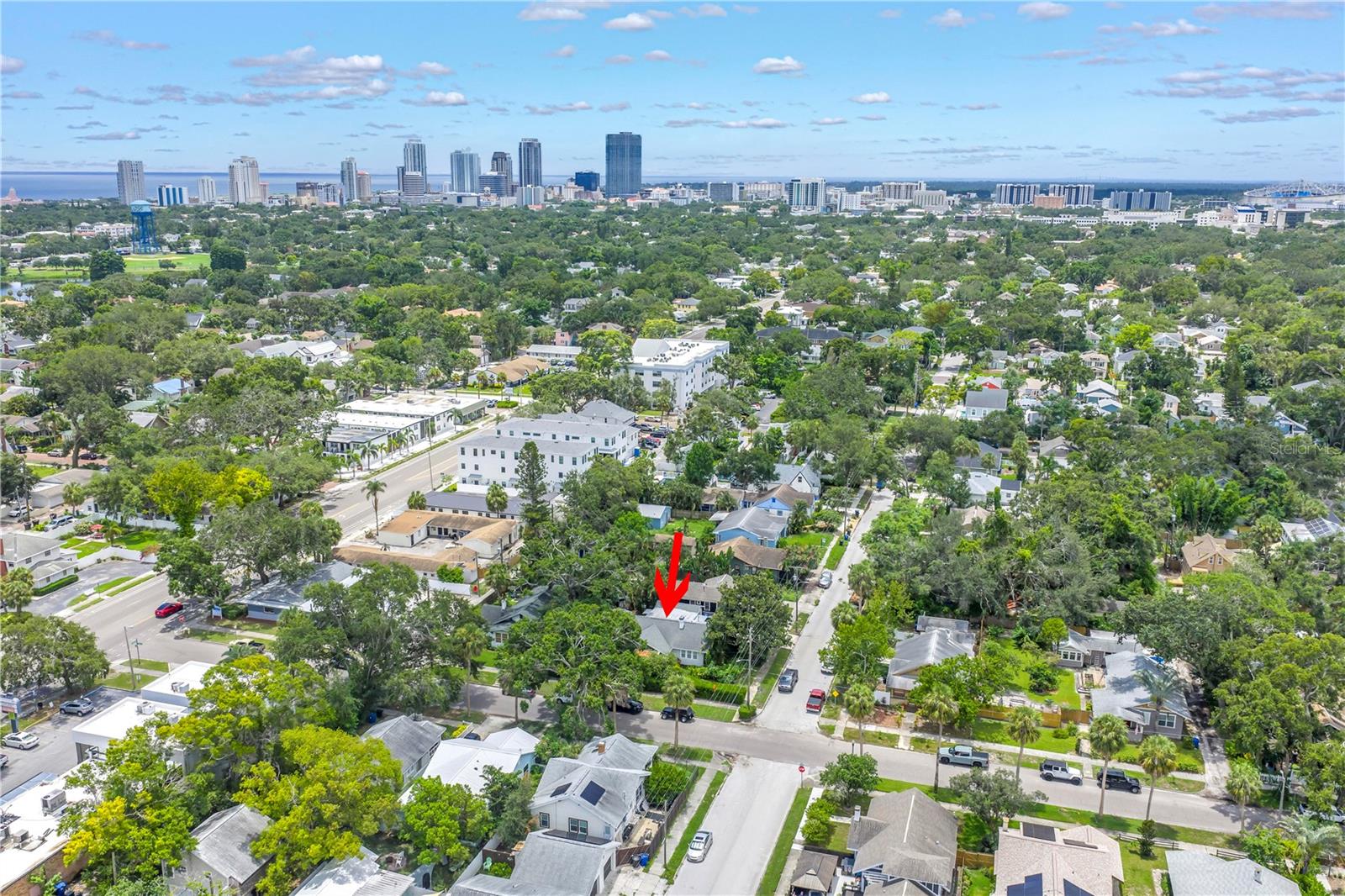 Shows the proximity to downtown Saint Petersburg