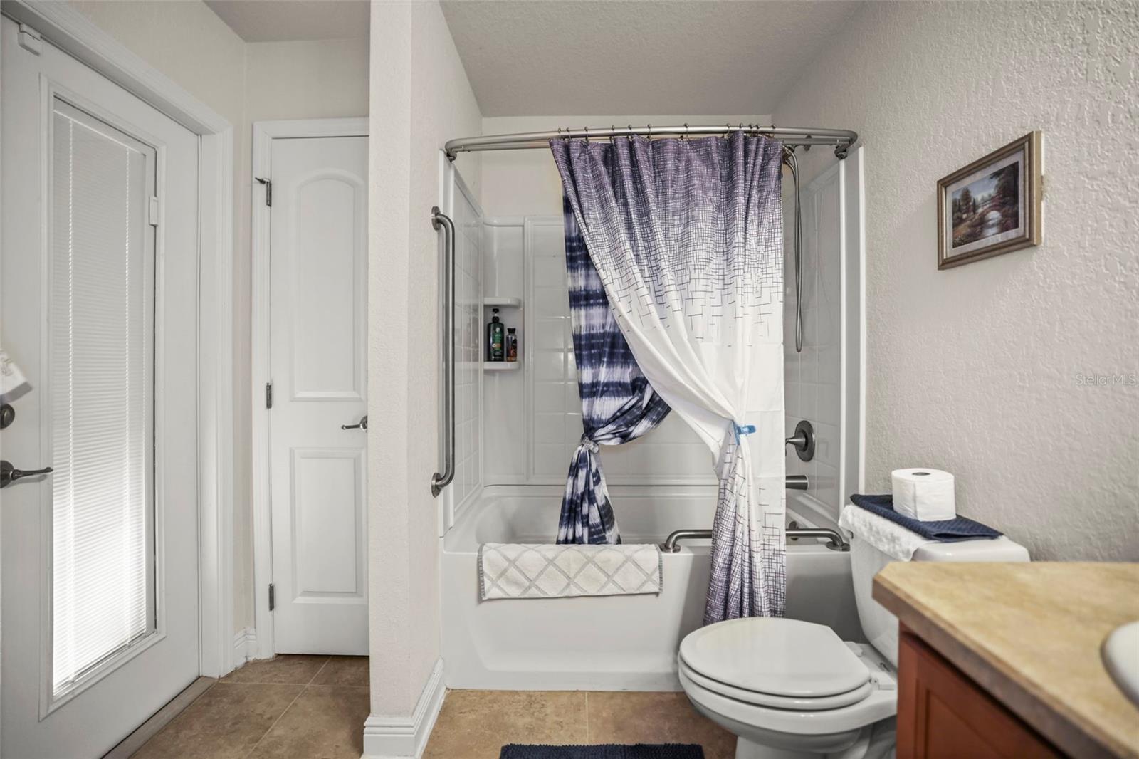 2nd Bathroom, Lanai access