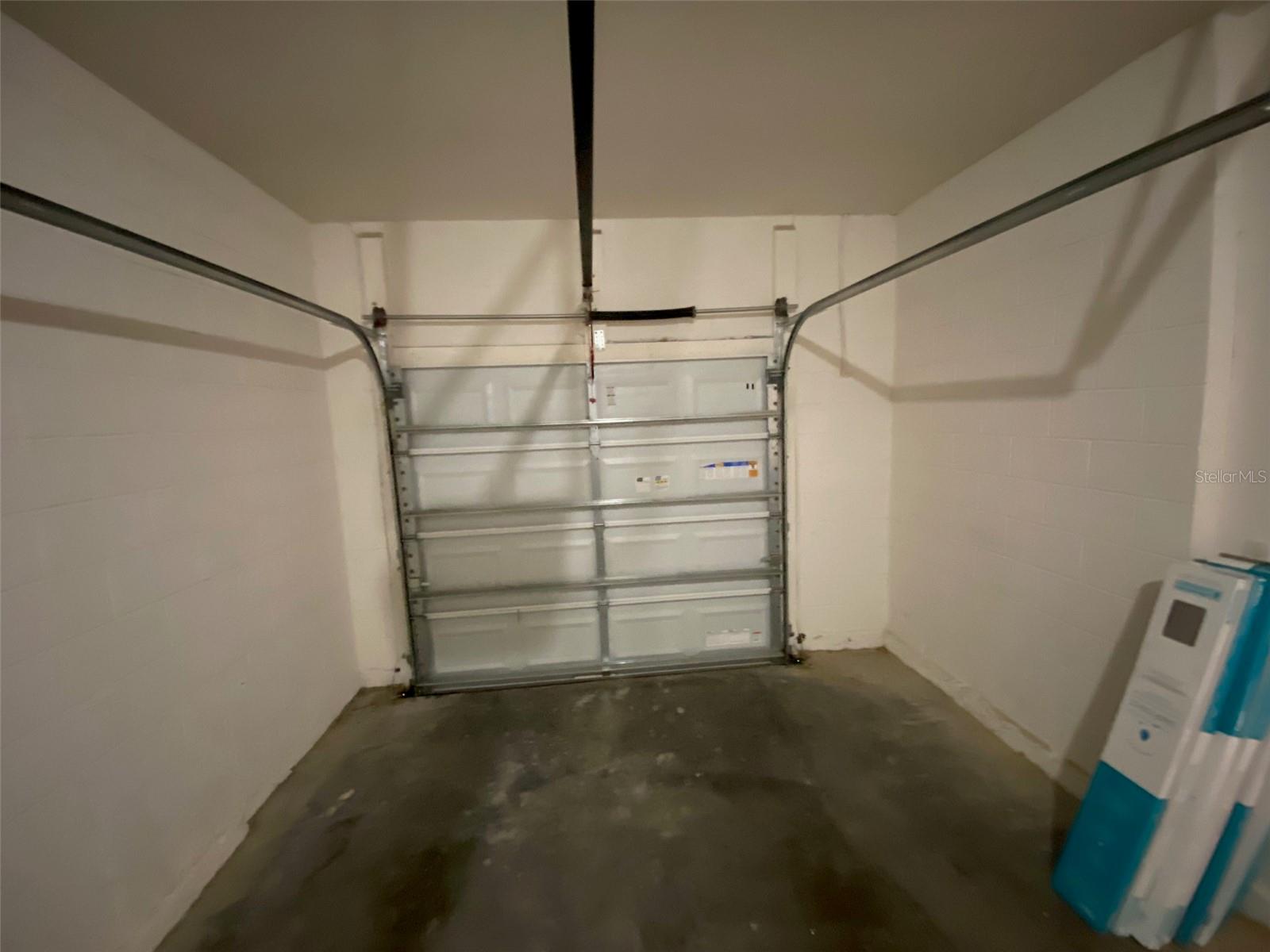 1 Car Garage