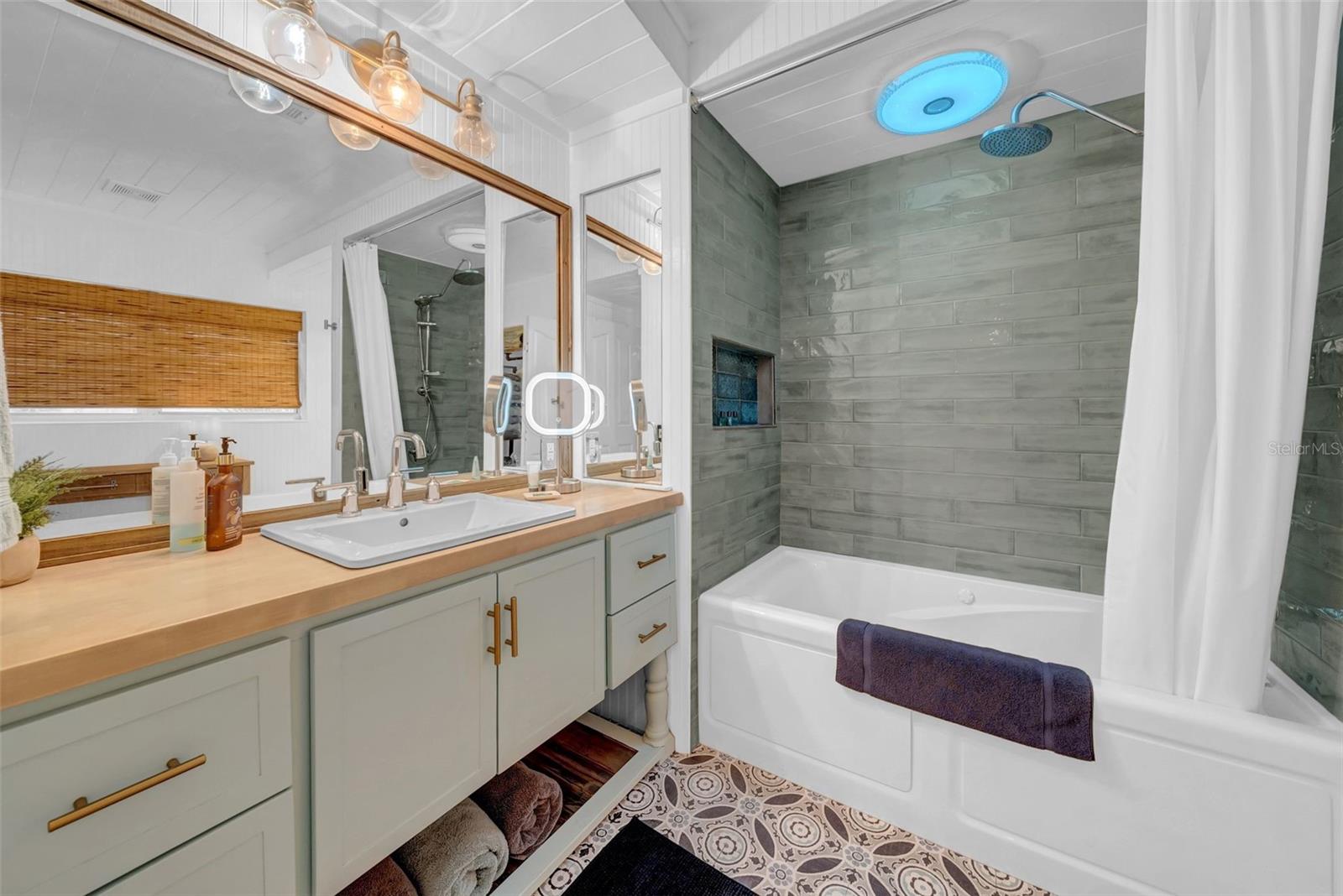 Guest Suite Bathroom 4