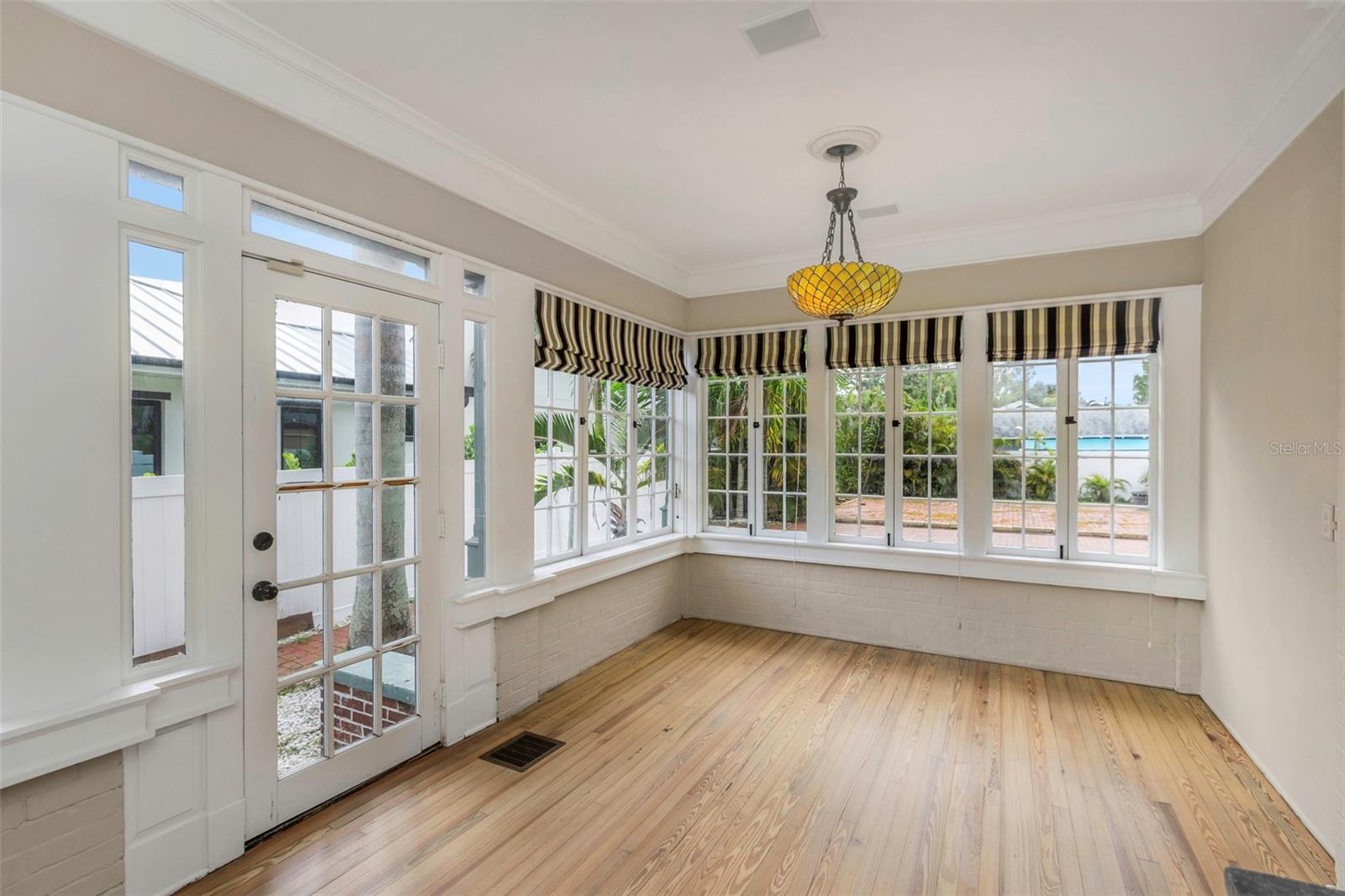 Sunny breakfast room with lots of windows