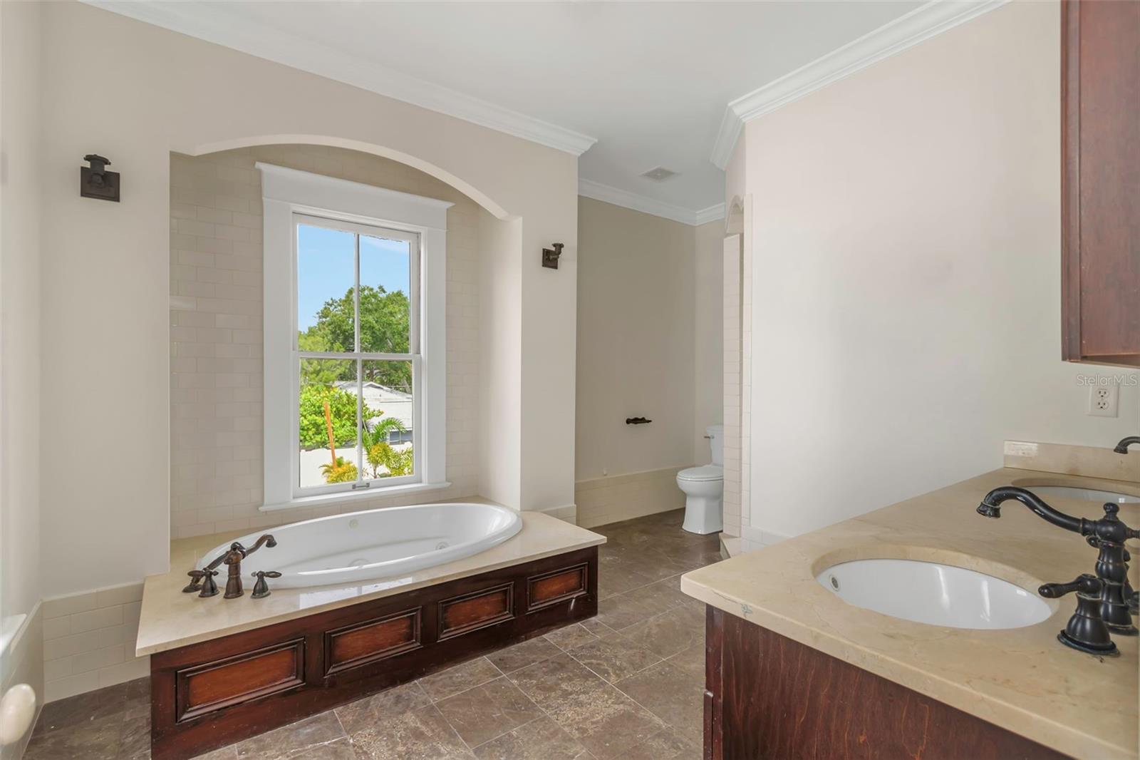 Separate tub