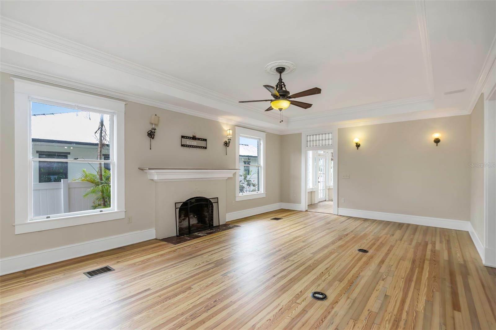 Spacious living room