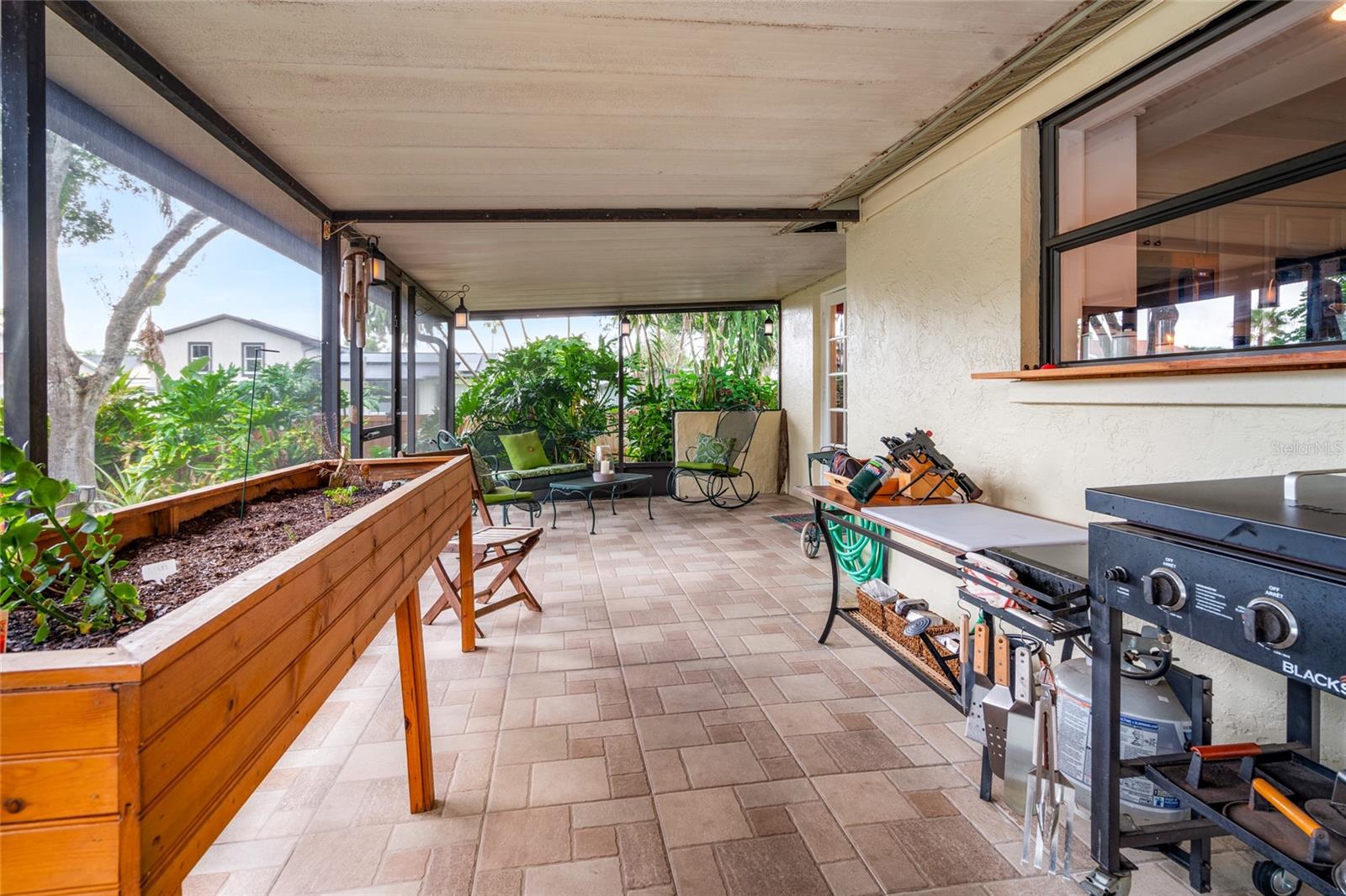 Raise lanai