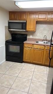Eat-in kitchen for small dinette table