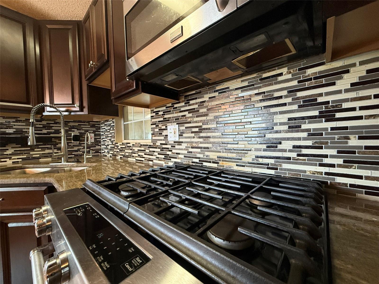 Gas stove