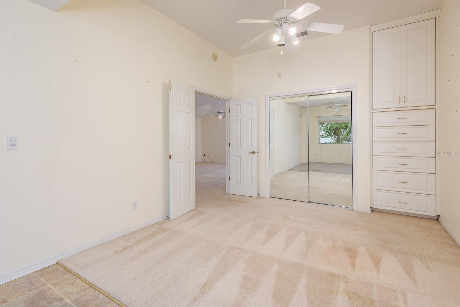 Bedroom 1 / Den
