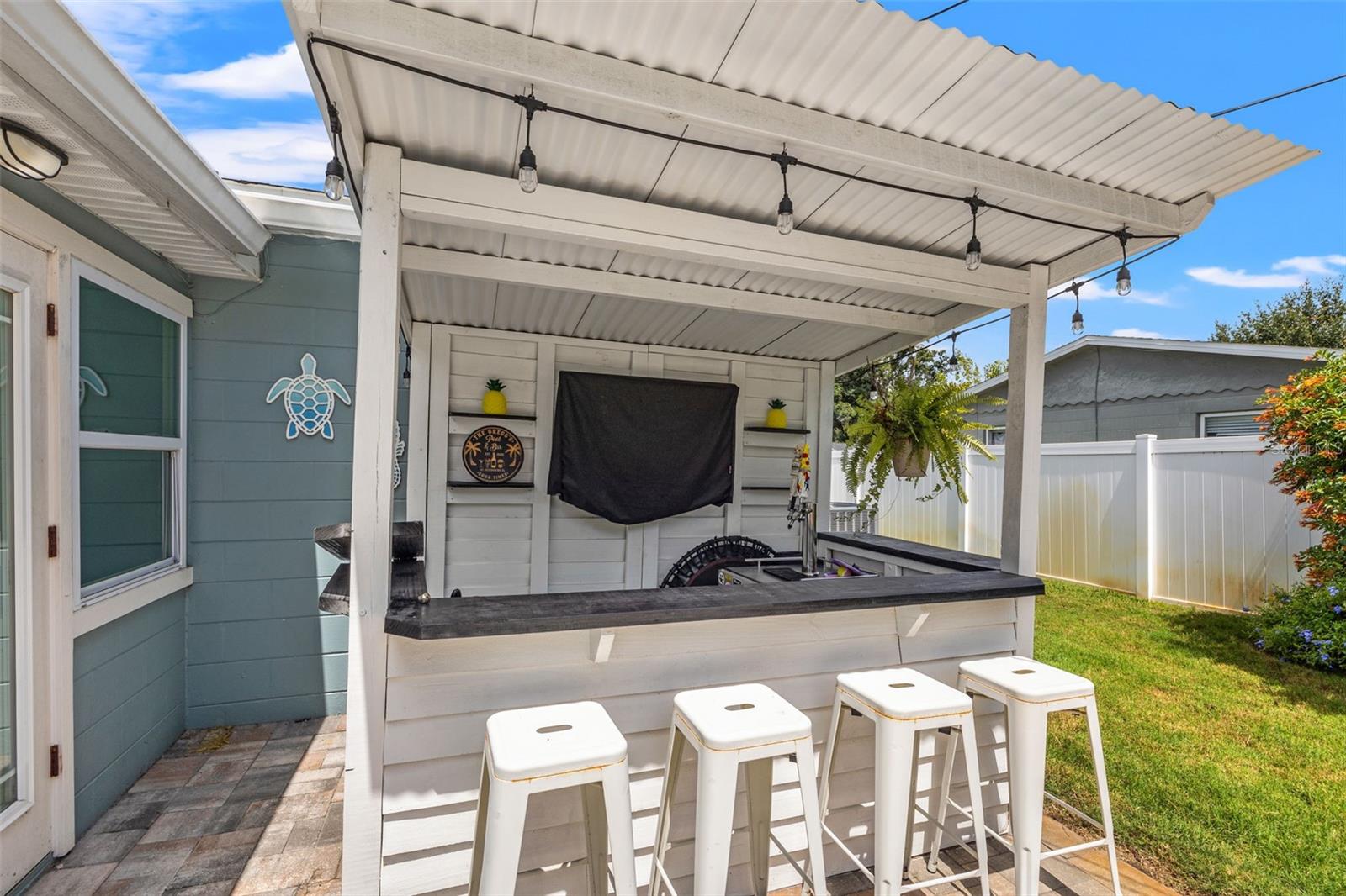 Outdoor Bar Area