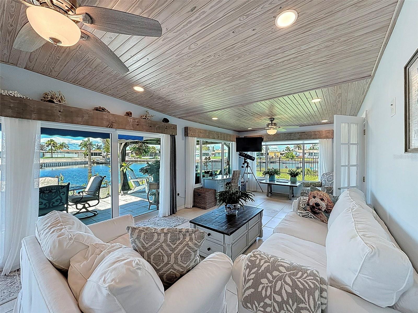 THAT CEILING IS STUNNING!