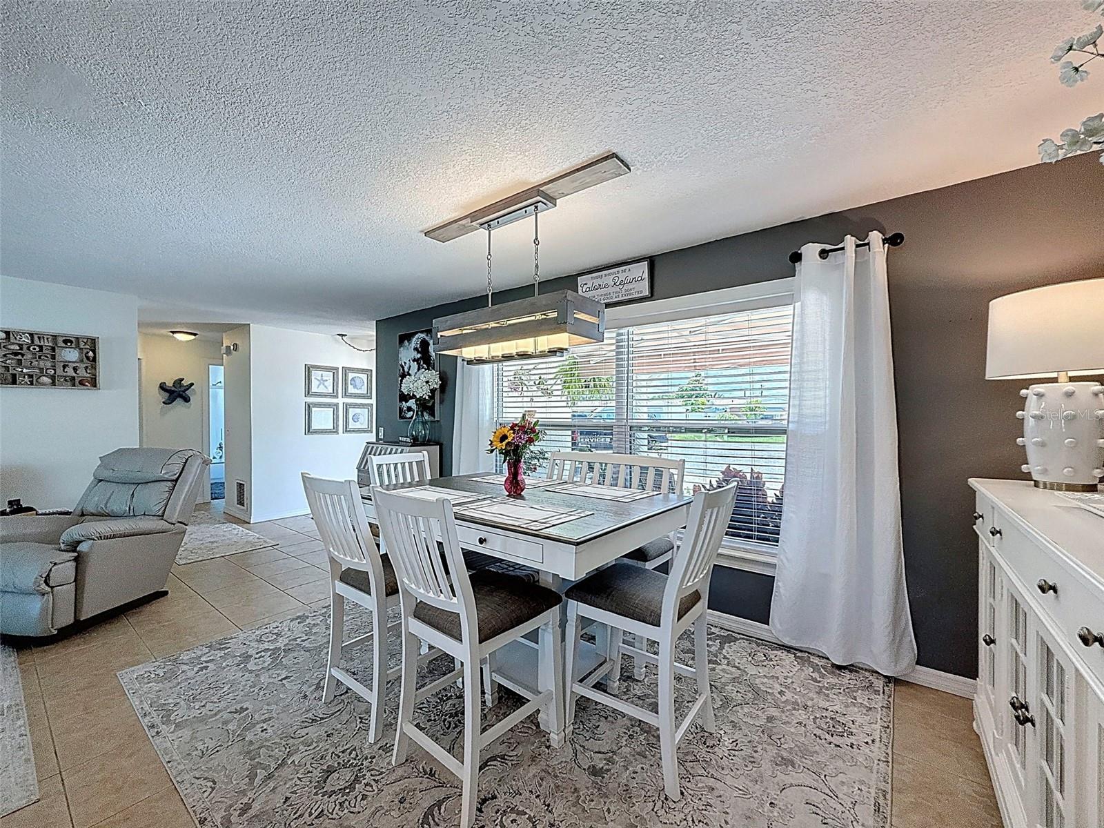 CHECK OUT THAT LIGHT FIXTURE