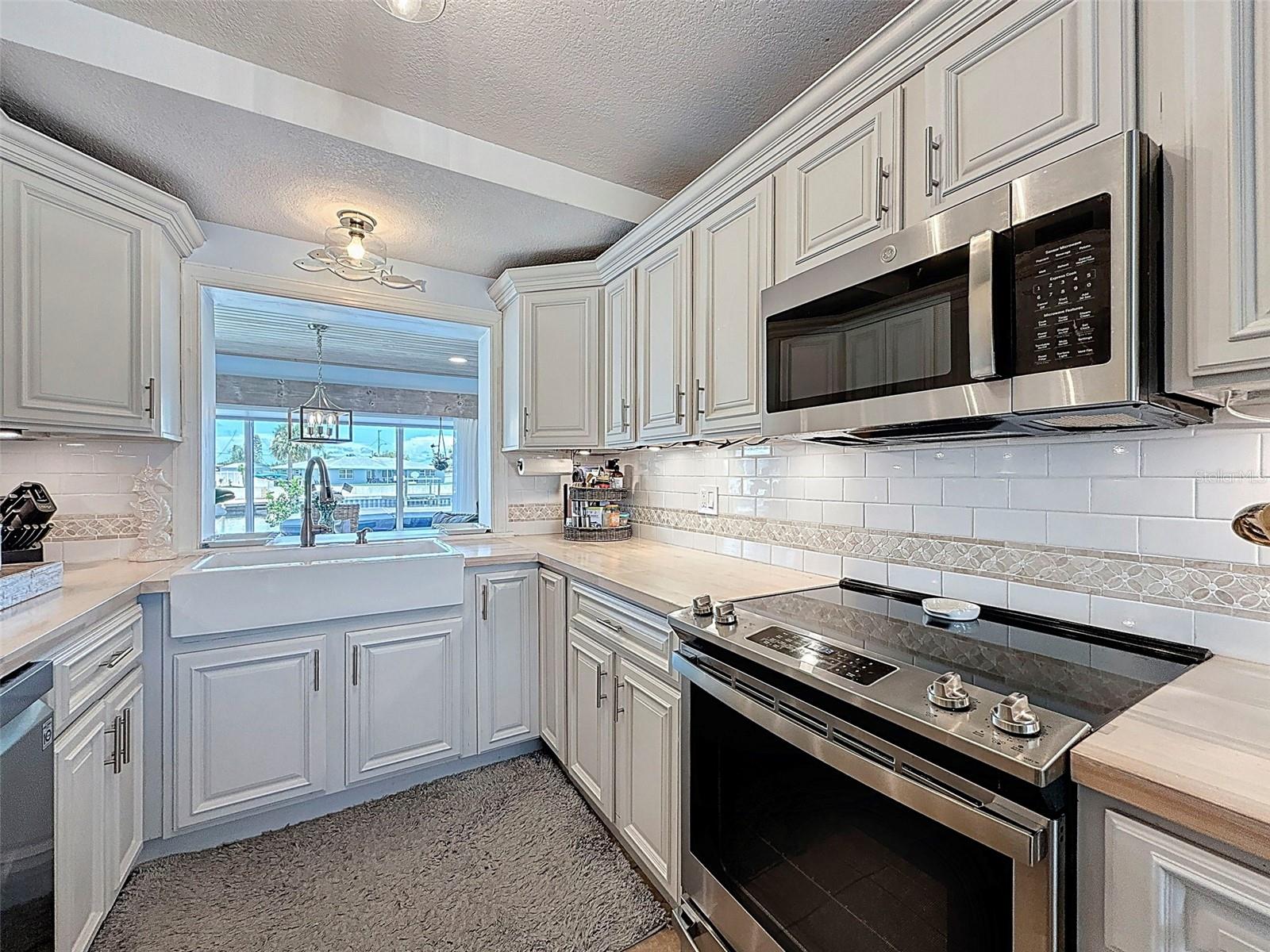 STAINLESS STEEL APPLIANCES