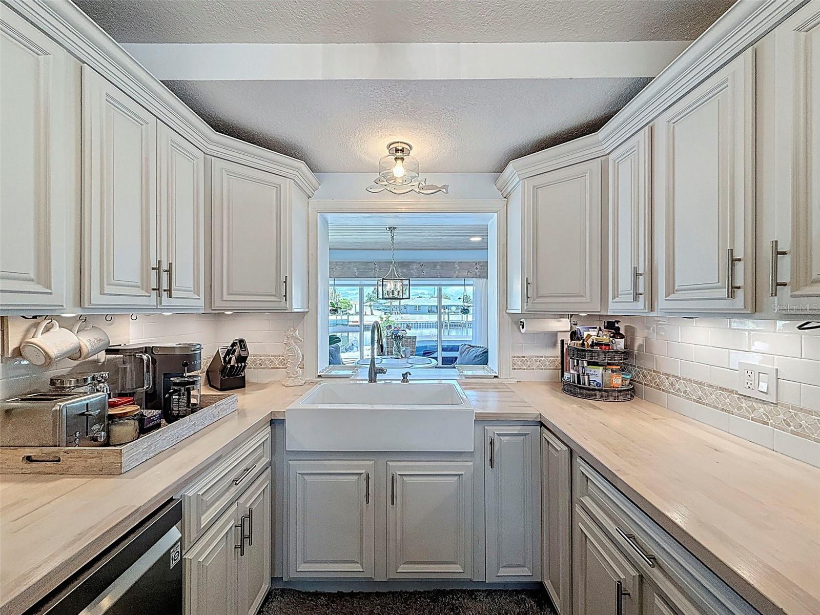 FARMHOUSE SINK