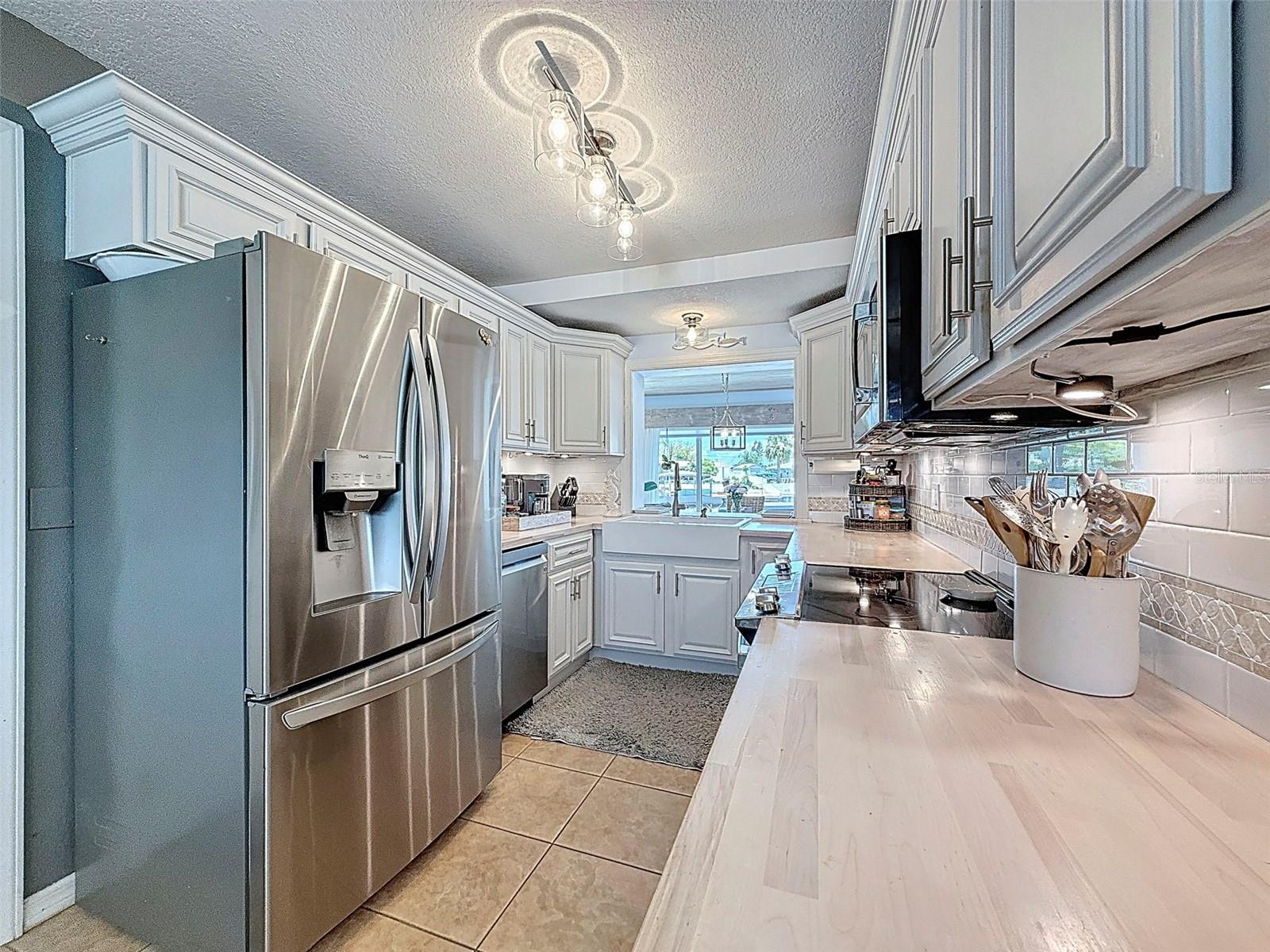 LOTS OF COUNTER SPACE