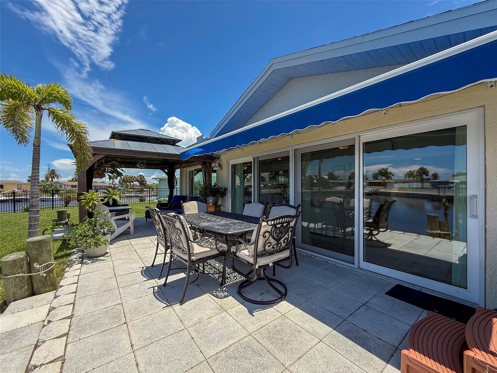 16 FT SUNSHADE