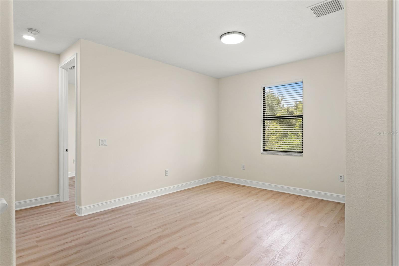 Upper level foyer