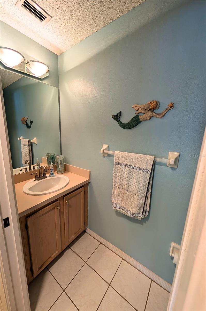 1/2 Bath