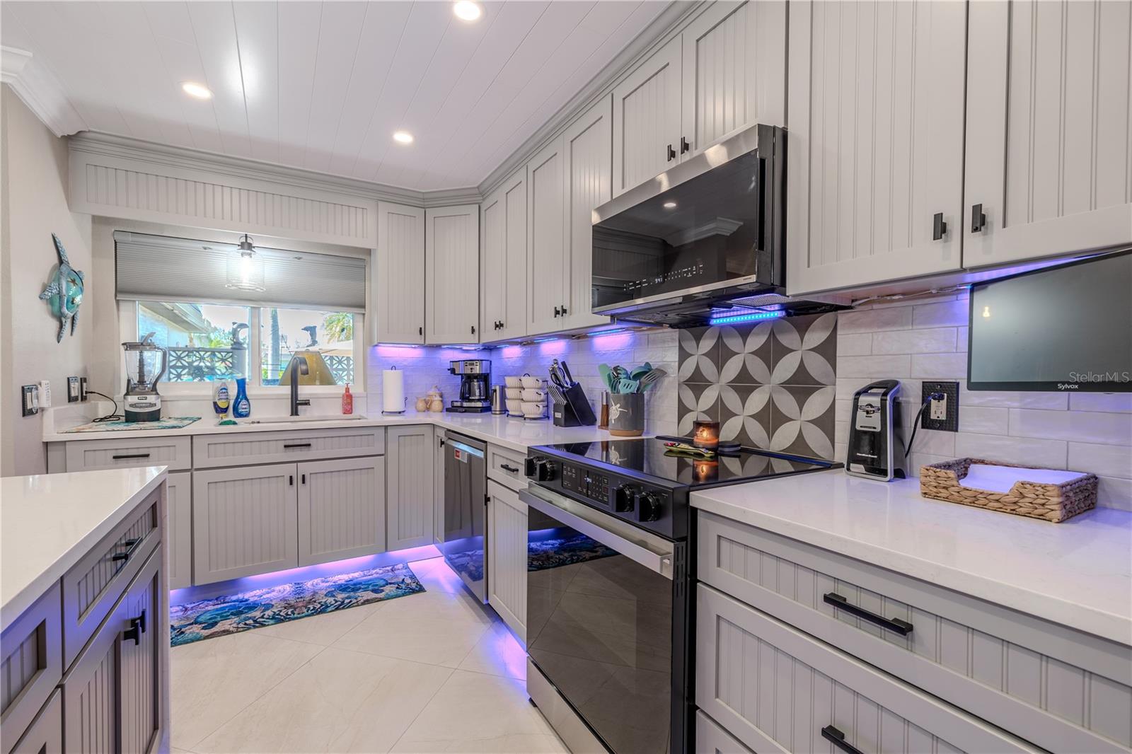 Enjoy the convenience and style of a coordinated set of new Samsung appliances—where form meets cutting-edge performance.