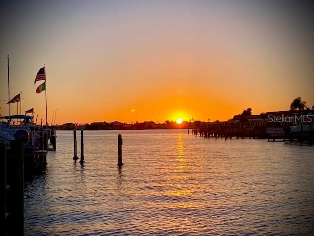 North facing featuring spectacular sunsets.  Relax on the polywood glider at the end of the dock with drink in hand and witness the best sunsets in Pinellas County