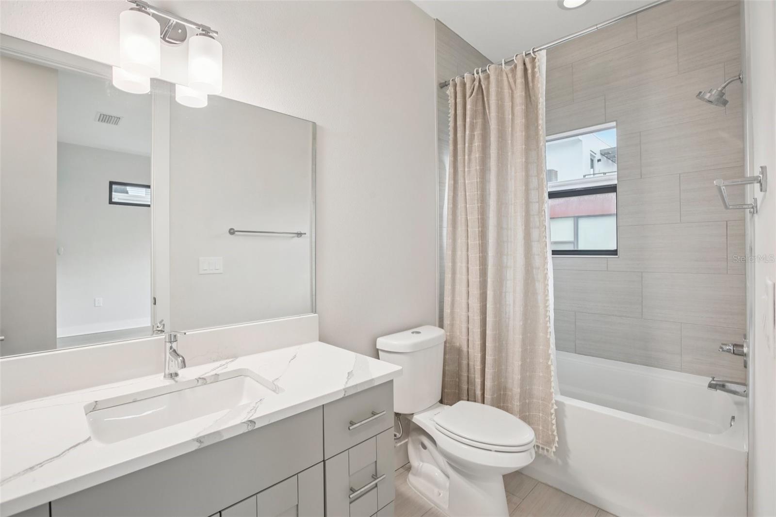 Bath to 2nd Flr Bdrm