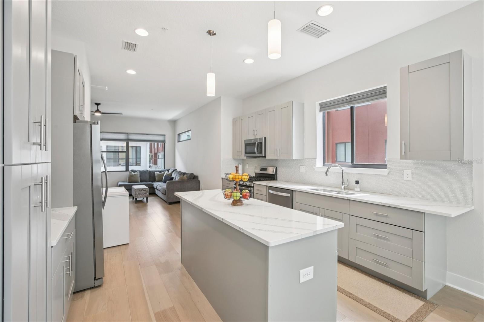 Quartz Kitchen Counters