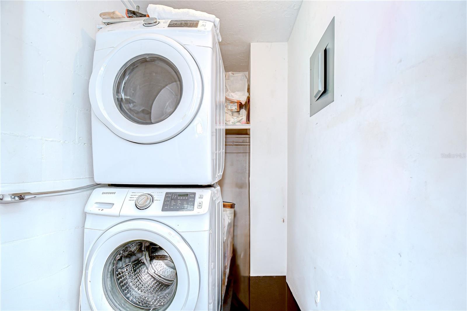 Laundry room off bonus room!