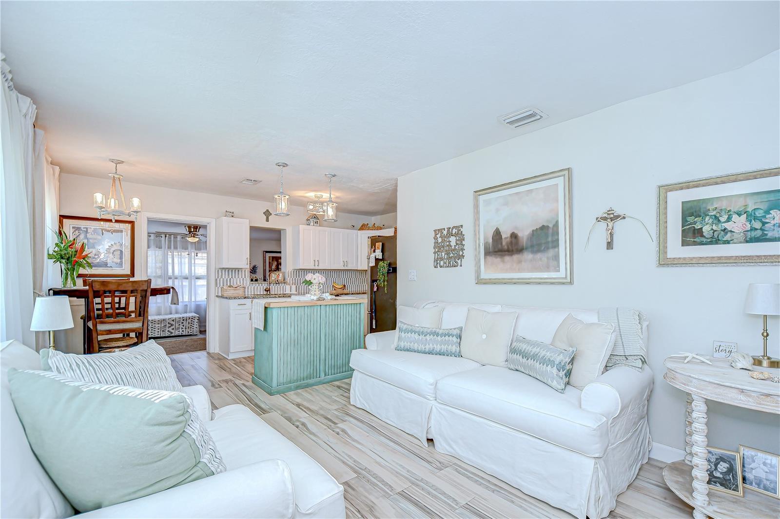 Open floor plan!