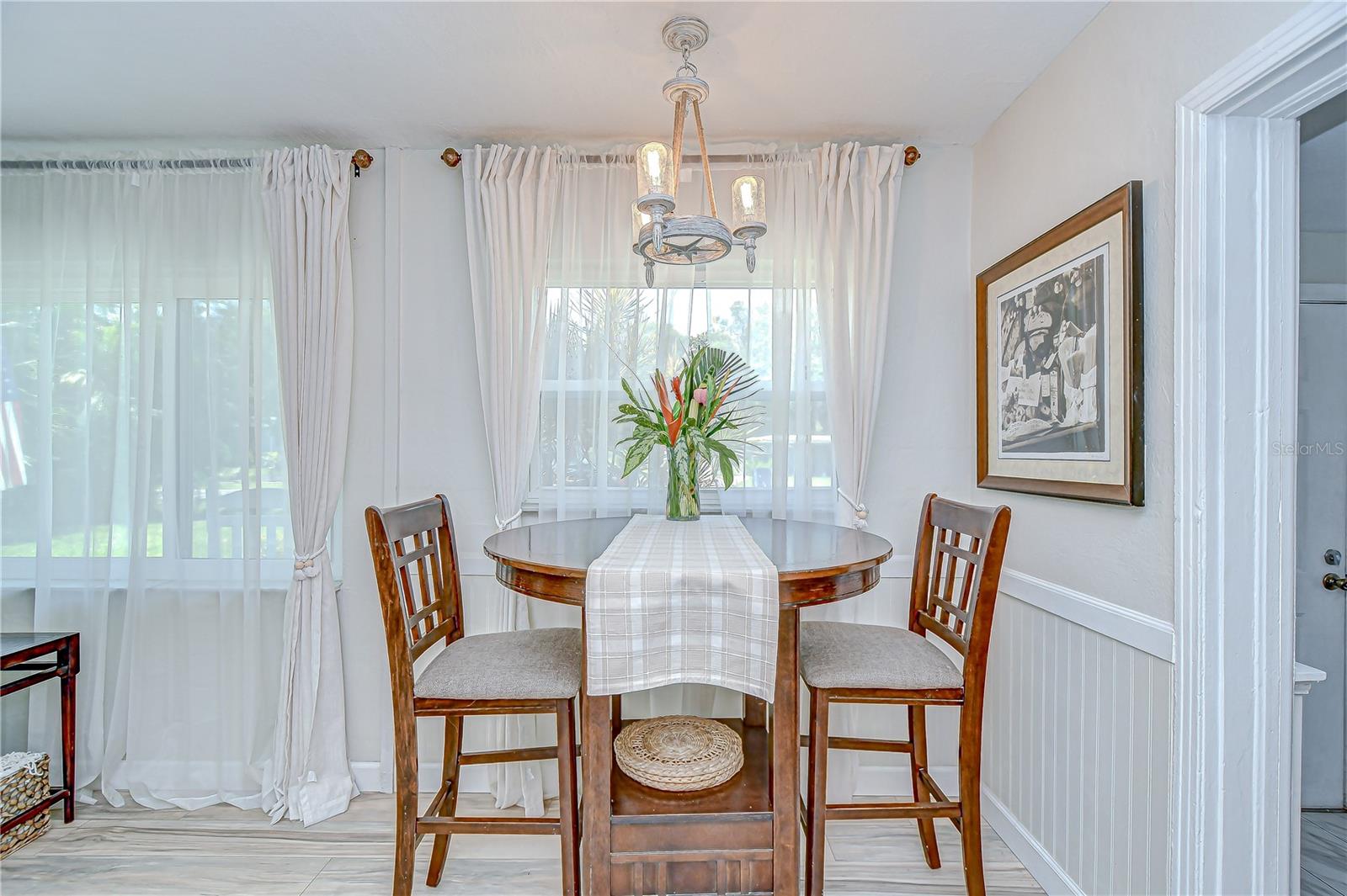 Bright breakfast nook!