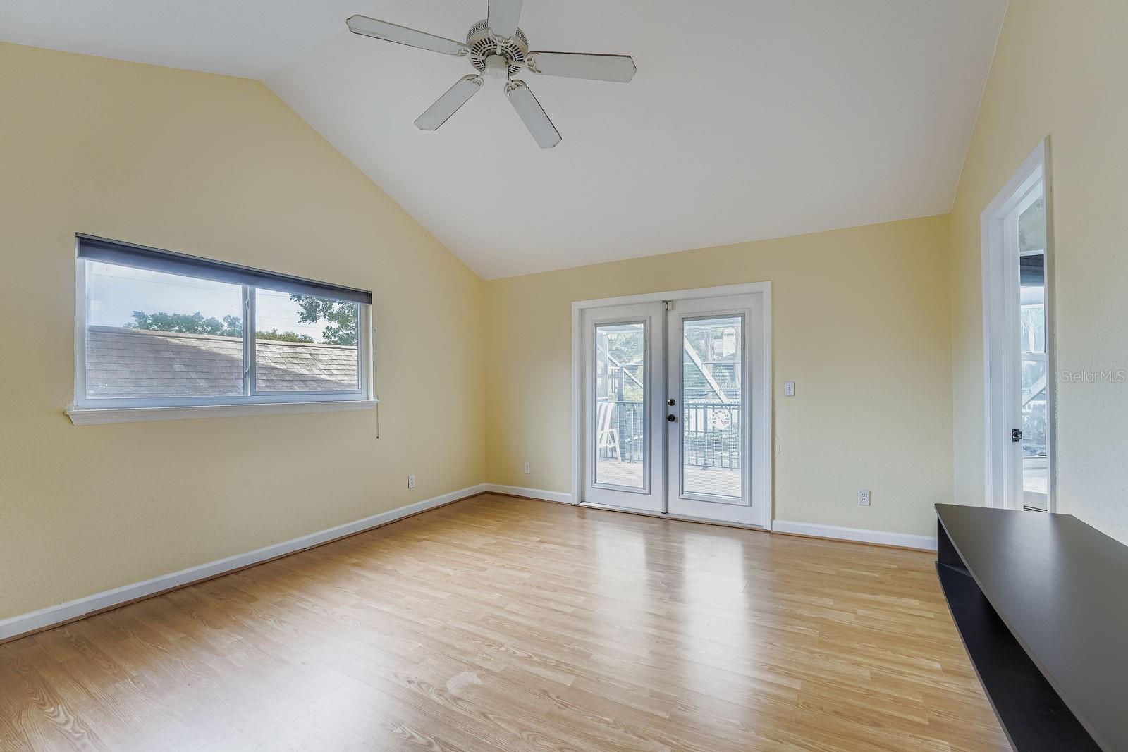 2nd Master Bedroom Suite 2nd Floor/Balcony overlooking Pool