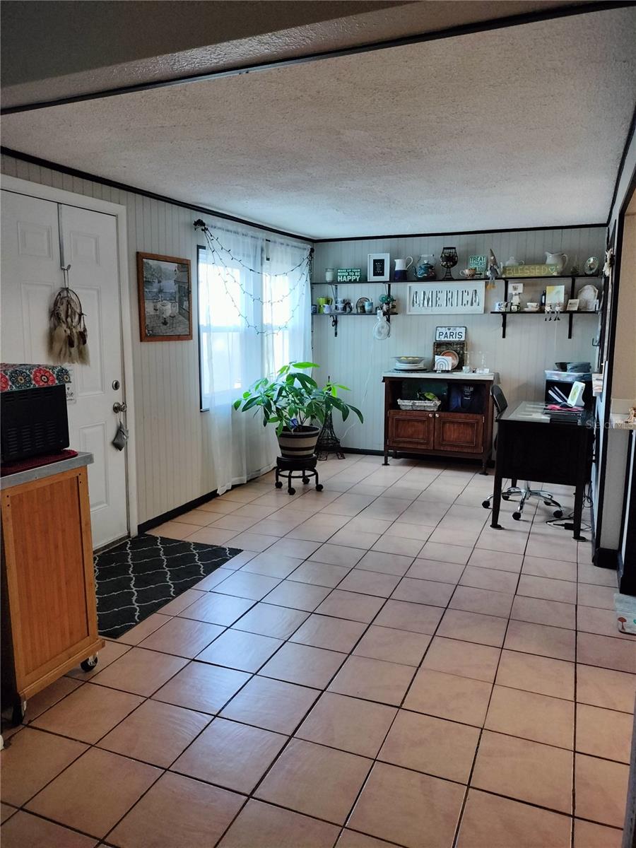 Have an office here or a breakfast nook