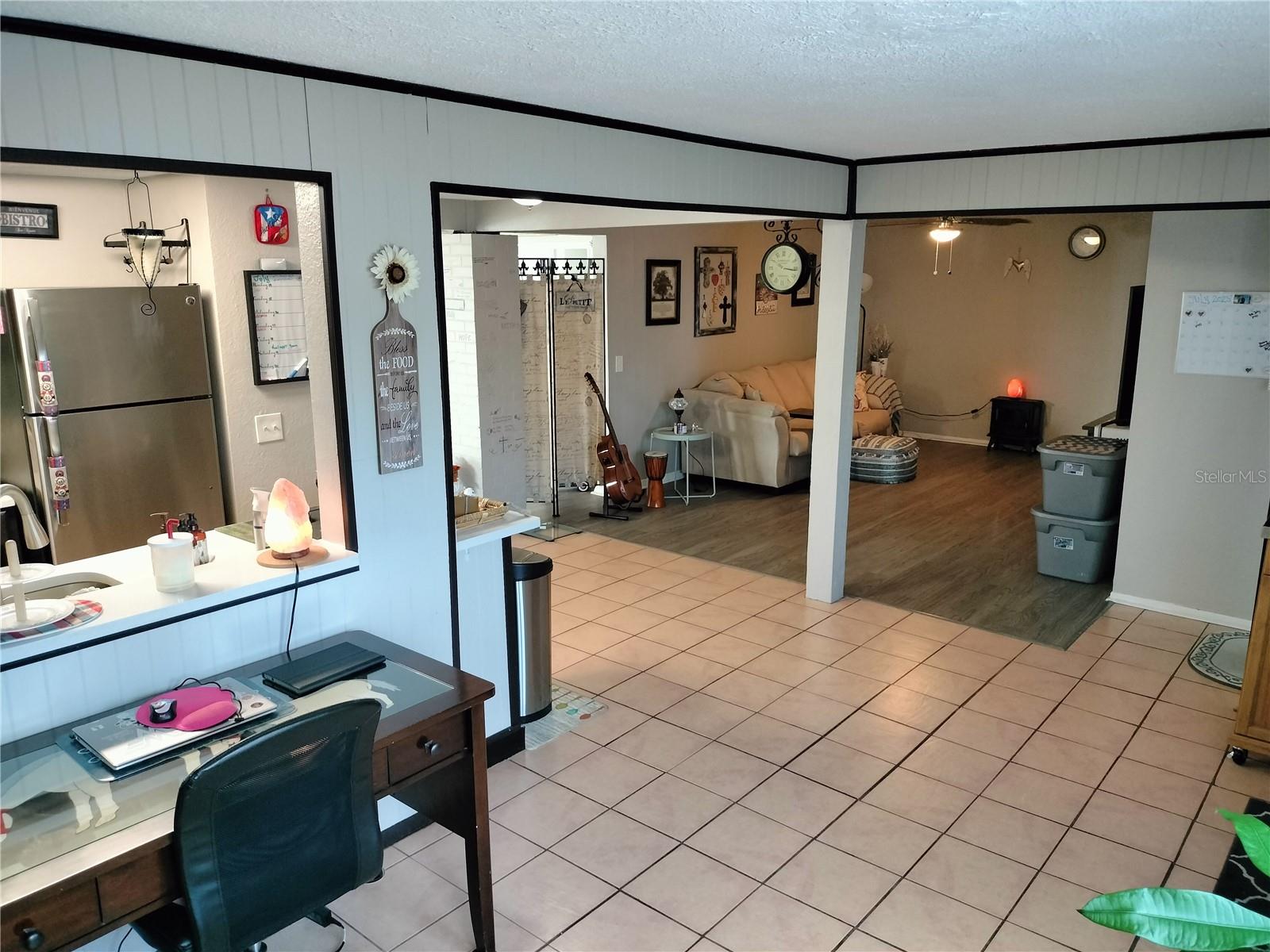 View of living room 2